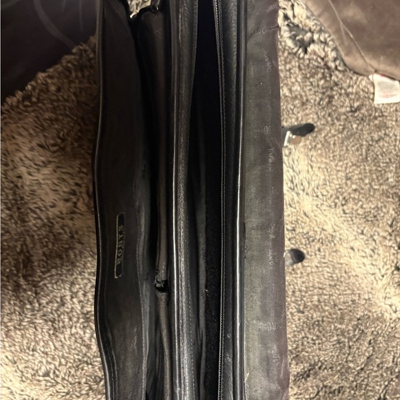 Roots Black Leather Briefcase - Picture 7 of 13